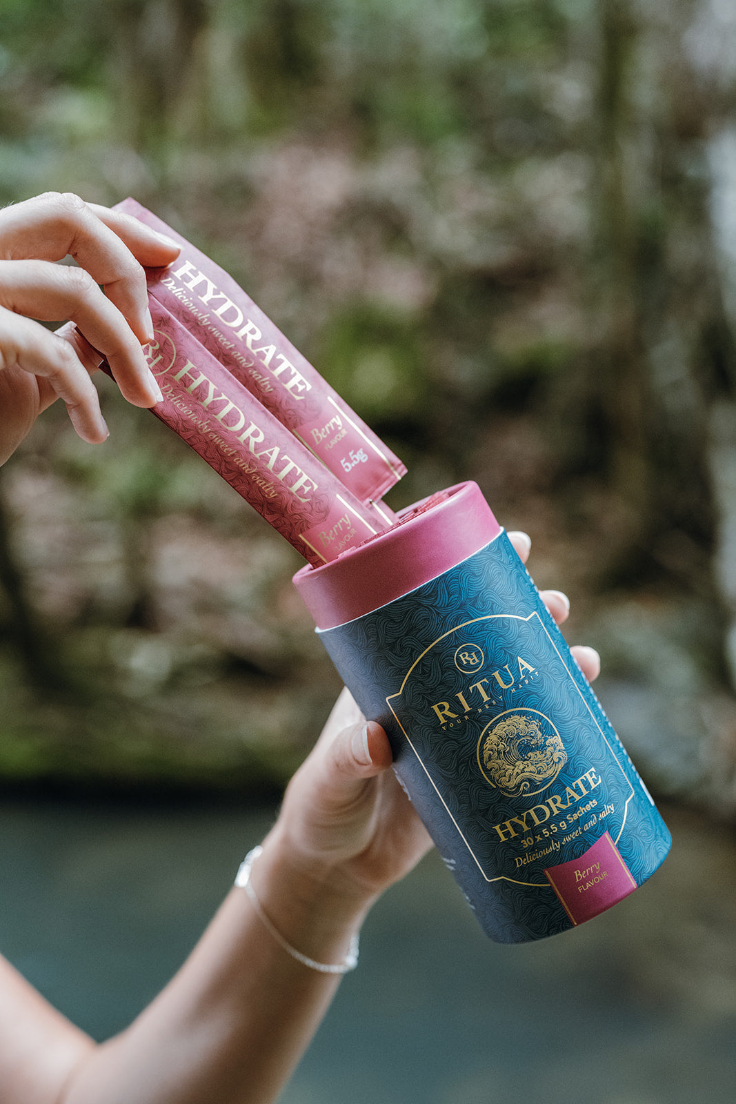 Ritua Hydrate Berry sachets and the tube of 30 sachets